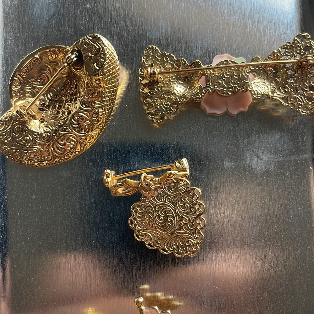 1928 signed Vintage Brooch and Earrings Set with roses and gold - Picture 8 of 15